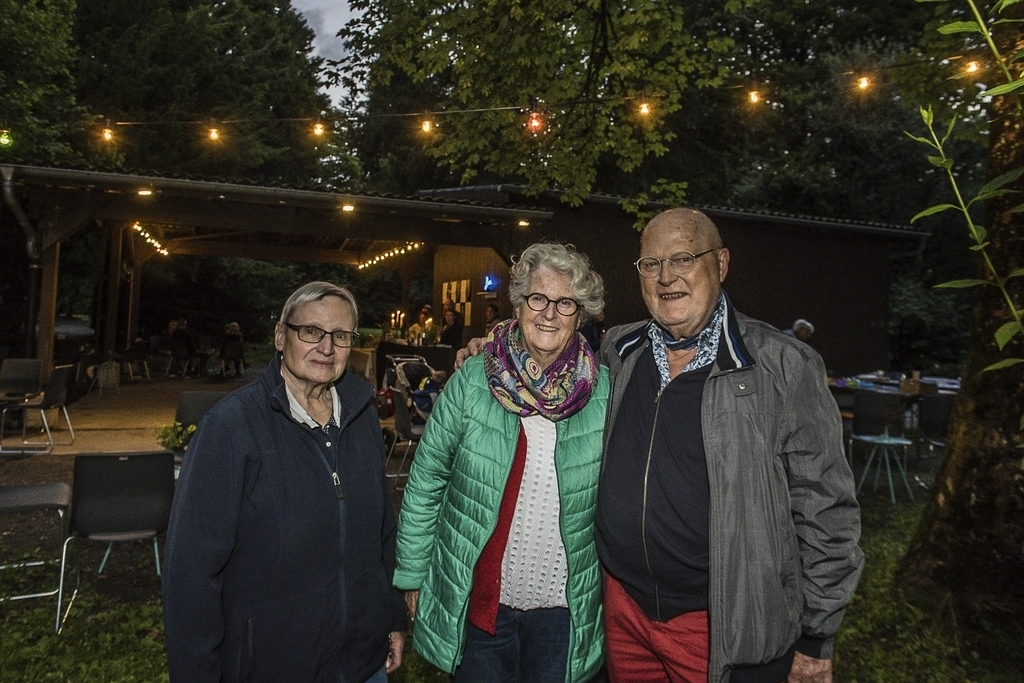 Von links: Christoph, Noana und Monique Arnet. Für das Konzert SingenPlus der Musikschule Kriens hat Noana ein Jahr geübt.