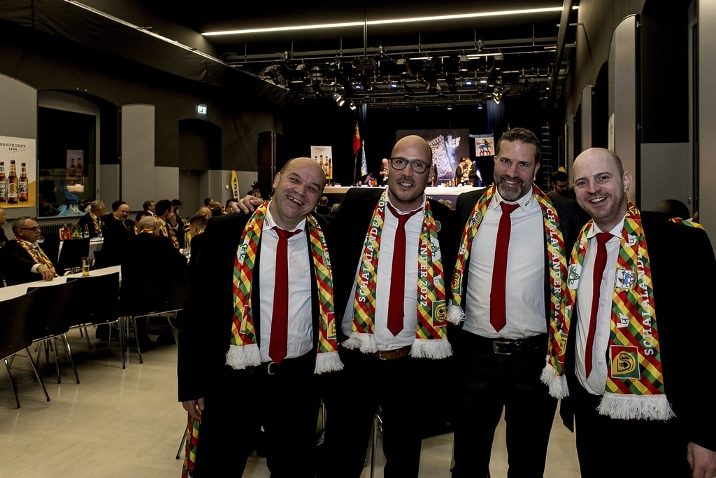 Vom Finanzkomitee des LFK stellten Andreas Felder (links) und Patrick Mächler die neue LFK-App mit allen Infos zur Lozärner Fasnacht vor.