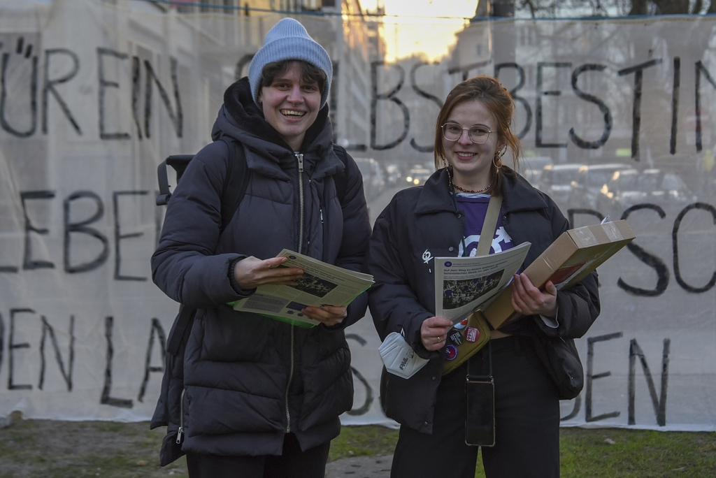 Von links: Irina Studhalter und Mirjam Hostetmann finden, dass noch viel getan werden muss, bis alle Menschen gleich behandelt werden.