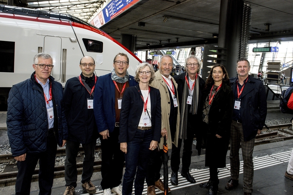 V. l.: Hansjörg Kaufmann, Verkehrsverbund Luzern (VVL), Pascal Süess, Geschäftsführer VVL, Maurus Frey, Stadtrat Kriens, Ruth Aregger, Präsidentin Verbundrat VVL, Ruedi Burkard, Gemeindepräsident Horw, Adrian Borgula, Stadtrat Luzern, Doris Meier, VVL, André Bachmann, Luzern Plus.