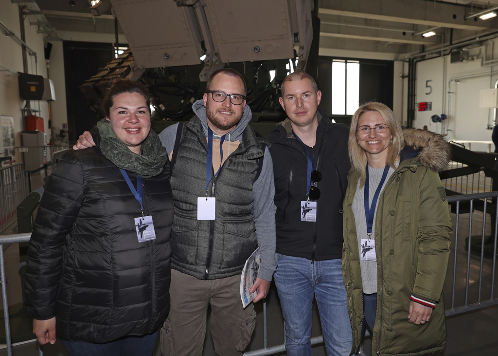 Madeleine Hammerschmidt (links) mit Ehemann Fabian sowie Michaela Tatzer mit Ehemann Steffen kamen aus dem Säuliamt nach Emmen.