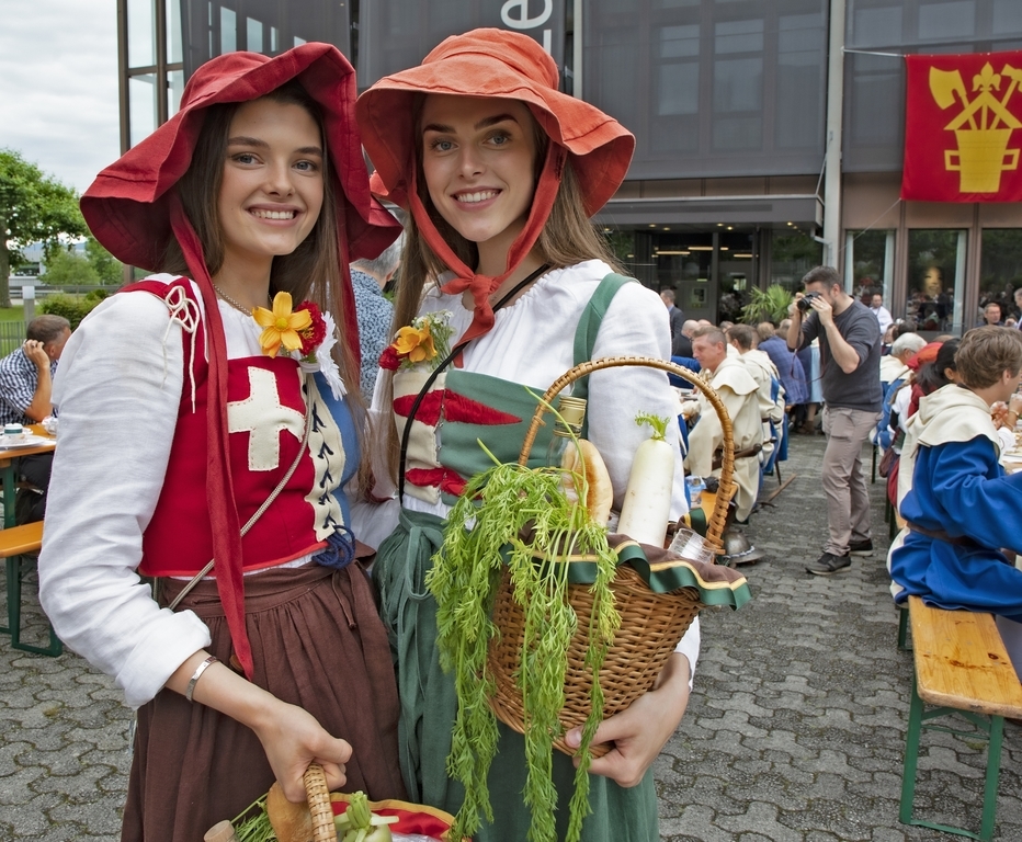 Léonne und Lou Medici, die Töchter des Fritschivaters, sind Covid-bedingt bereits im zweiten Jahr mit Freude an der Seite ihrer Eltern im Einsatz.