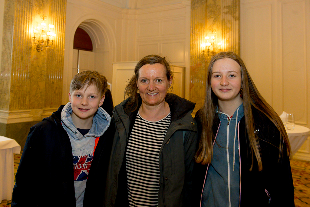 Von links: Noé, Nadia und Anouk Renggli. Anouk hatte in der sechsten Klasse den Berufswunsch, an der Hotelreception zu arbeiten.
