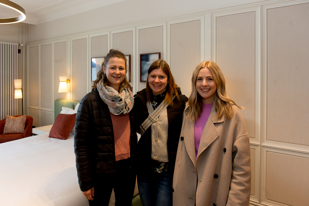 V.l.: Stefanie Hostettler, Carmen Salato und Stefanie Billing hatten aus Neugierde das «Mandarin Oriental Palace» besucht und waren beeindruckt von der «Schönheit, Moderne und Tradition».
