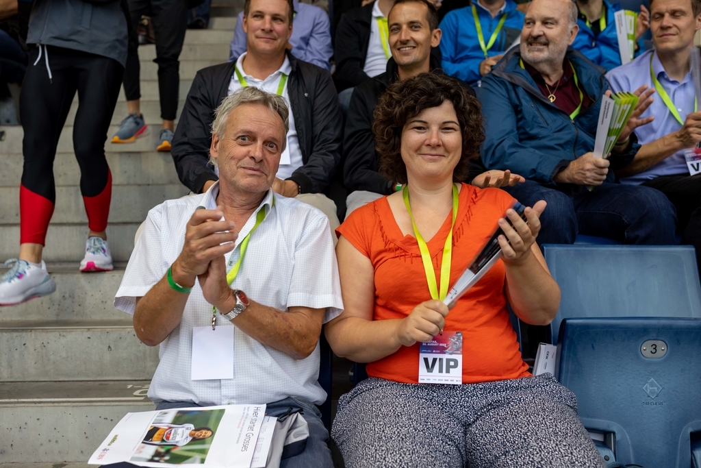 Urs Brücker von den Grünliberalen und Korintha Bärtsch von den Grünen gaben sich als begeisterte Leichtathletikfans zu erkennen.