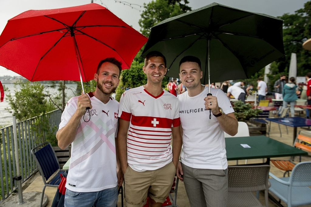 David Rohrer, Flavio Rast und Michael Näpflin unterstützen die Schweizer Nati bei garstigem Wetter (v. l.).