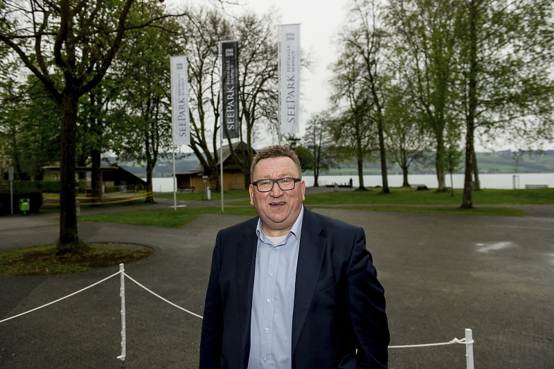 Jürg Aebi, Stadtpräsident Sempach, erzählt, dass in der Festhalle Seepark schon einige Exekutivmitglieder des Bundes an Veranstaltungen teilgenommen haben.