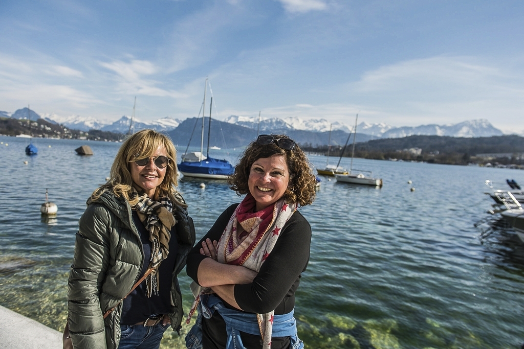 Übereinstimmend meinen Sandra Tschudin (l.) und Tatjana Wälchli, dass auf einem Kastanienbaum am Luzerner Quai das perfekte Versteck wäre.
