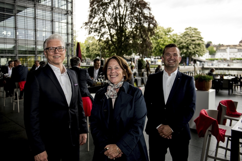 Reto Hofer, SVC-Jurymitglied und Partner Ernst & Young AG, Corinne Fischer, SVC Vorstand und VRP Bataillard & Cie AG, und André Bieri, SVC Vorstand und Tax Partner, Ernst & Young (v. l.).