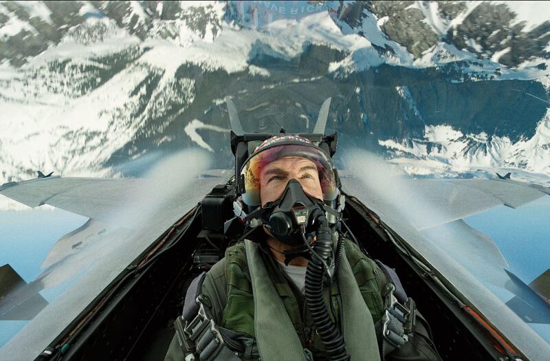 Tom Cruise geht langsam Richtung 60 zu, ist aber immer noch nicht zu müde, um zahlreiche Action-Szenen selbst zu spielen. Zahlreiche On-board-Kameras lassen die Zuschauenden die Action in der Luft speziell miterleben. Bild: Paramount Pictures