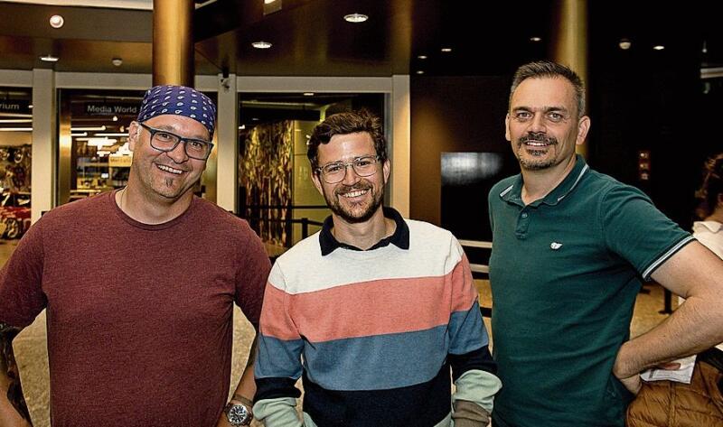 Von links: Nicht nur Hobby ist die Fliegerei für Rieben Tani, Chrigel Wyler und Dominik Stadler. Sie arbeiten als Fluglotsen beziehungsweise Piloten.