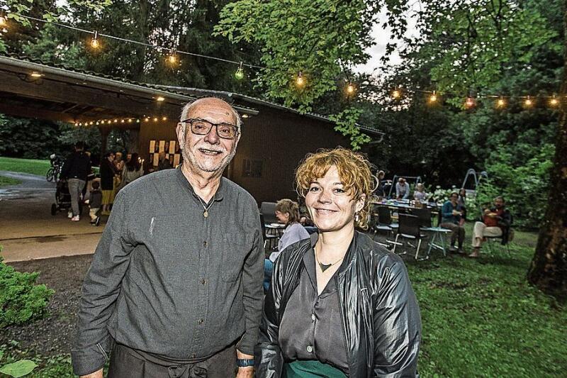 Rahel Steiner (links) und Carmen Rohrer vermissen preiswerten Wohnraum in einem Haus, in dem der Austausch mit den Bewohner:innen stattfinden kann.