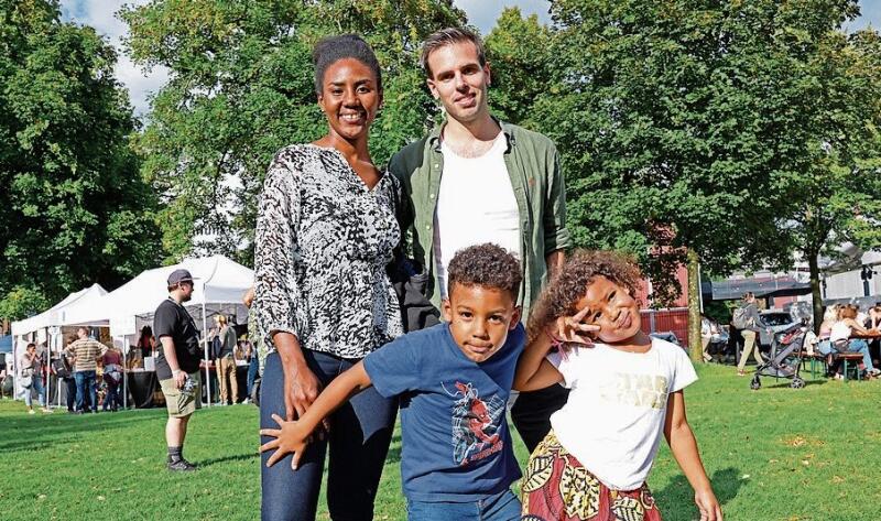 Alegria und Jacques Müller mit den Kindern Jeremie und Mirabella kamen aus Baden ans Luzerner Festival.