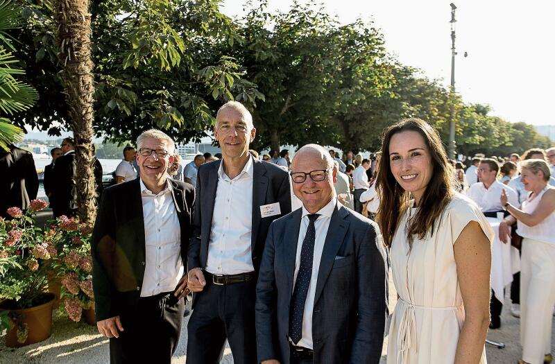 Von links: Martin Bütikofer, Direktor Verkehrshaus der Schweiz, Andreas Ruch, Präsident IHZ, Gastreferenten Georges-Simon Ulrich, Direktor des Bundesamtes für Statistik, und Karin Stadelmann, Kantonsrätin, Die Mitte.