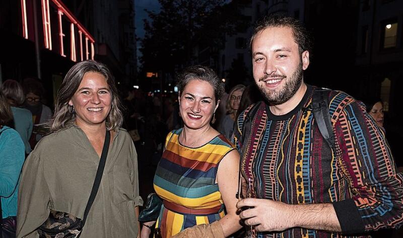 Die Agentur Dreh & Angel vertritt Künstler:innen, darunter Ursus & Nadeschkin, aber nicht Frölein Da Capo (von links): Andrea Cranney, Lisa Roth und Rico Gurtner.