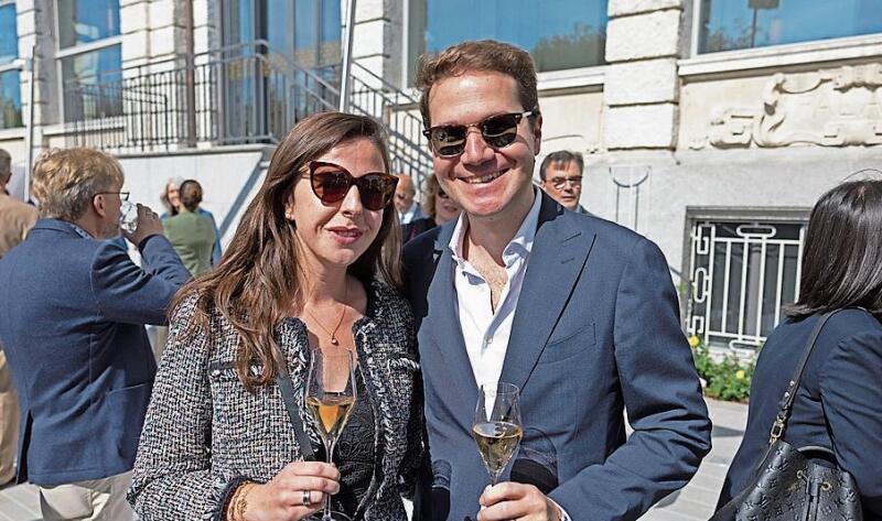 Christine Peter, Marketingexpertin in Accommodation & Wellness von Schweiz Tourismus, zusammen mit Alexander Lanaras, Business-Development-Experte bei Bucherer AG.