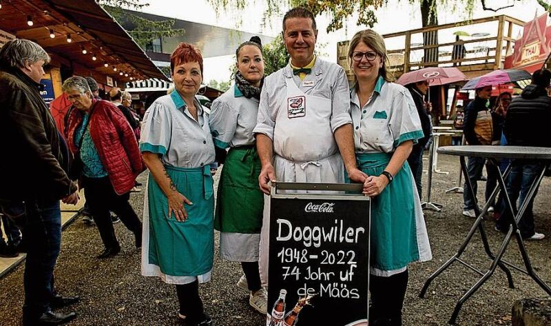 Von links: Priska Schenk, Sabrina Schenk, Urs Doggwiler und Susi Hofstetter. «Was wäre Fasnacht ohne Konfetti, was wäre der Max ohne Moritz, aber noch viel schlimmer, was wäre die Määs ohne das Inseli?», fragte Urs Doggwiler.