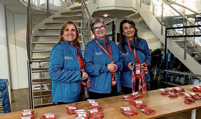 V. l.: Claudia Berganin, Mona, Anna und Sibylle Guggisberg, OK City Marathon. Das Nachwuchs-OK ist auf den Startplätzen. Mona und Anna werden ihre Mutter im OK unterstützen.