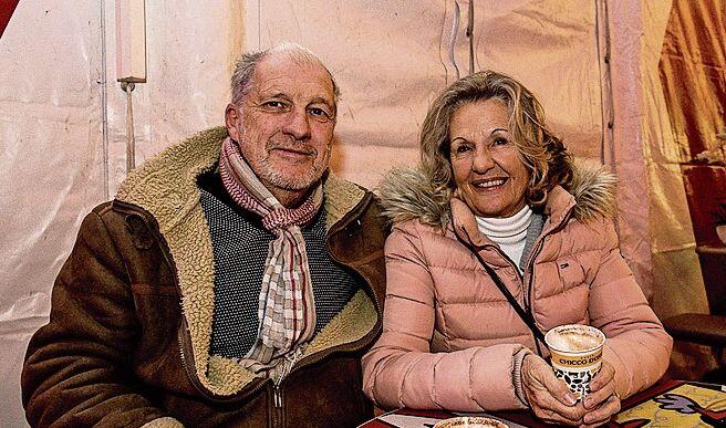 Alenka Simmen (links) und Claudia Fedier meinten, es gehört zum Abend im Knie dazu, lustig zu sein.