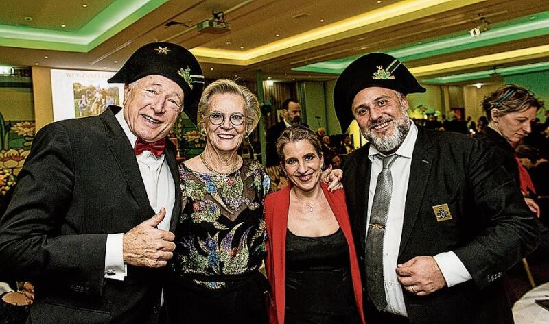 Martina Marbacher und Mikko Manetsch (Sohn des Zunftmeisters).