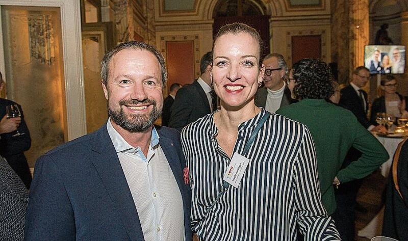 Michael Schürch, zb Zentralbahn AG, und Nicole Reisinger, EWL, finden, trotz verschiedener Herausforderungen ist eine Zuversicht fürs Jahr 2023 feststellbar.