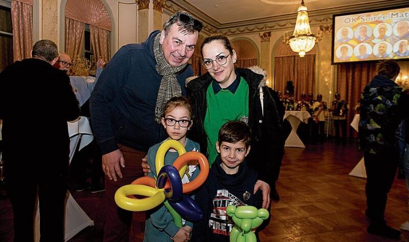 Jakob und Magnolia mit den Kindern Sophia und Elias. Die Kinder lieben Fasnacht und werden am Donnerstag gemeinsam an die Tagwache gehen.