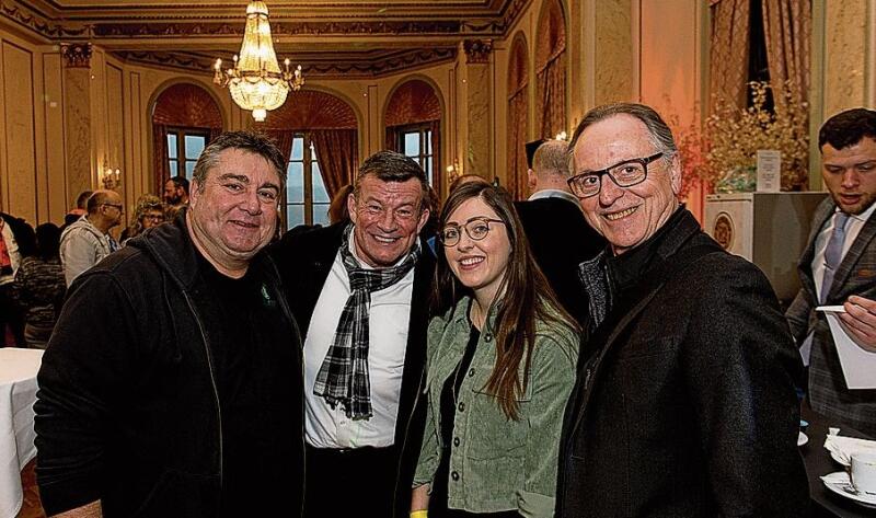 Von links: Silvio Bonetti, Christoph Bucher, Jessica Andrich und Isidor Schwegler vom Hüsler Nest unterstützen die Noggeler-Guggenmusik.