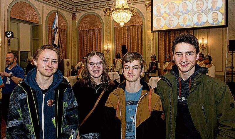 Von links: Die Dracheschwänz aus Kriens wurden eingeladen mit Severin Kägi, Samanta Aschwanden, Joshua Meier und Nando Ming.