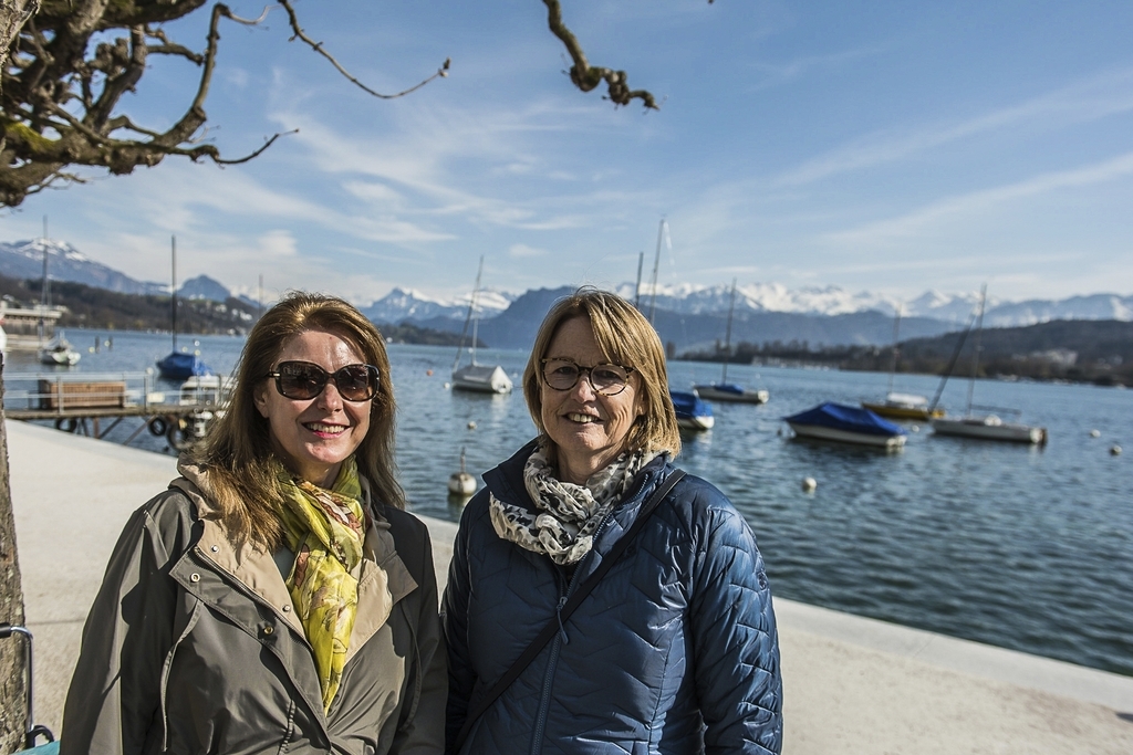 Doris Weiss (l.) hatte sich für ihre Tochter auch schon zu schwere Verstecke ausgedacht. Und Irene Kunz hat das Nest in ihrer Jugend auf dem Bauernhof unter dem Traktor platziert.