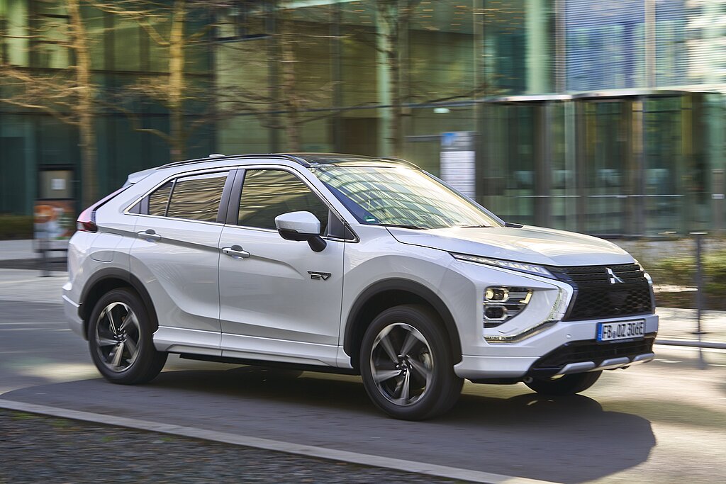 Mit regelmässigem Laden schafft man mit dem Plug-in-Hybrid den angegebenen Werksverbrauch von 2 l/100 km. Bilder: PD
